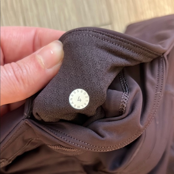 Lululemon Size 4 Dark Purple Cropped Leggings - Picture 5 of 7